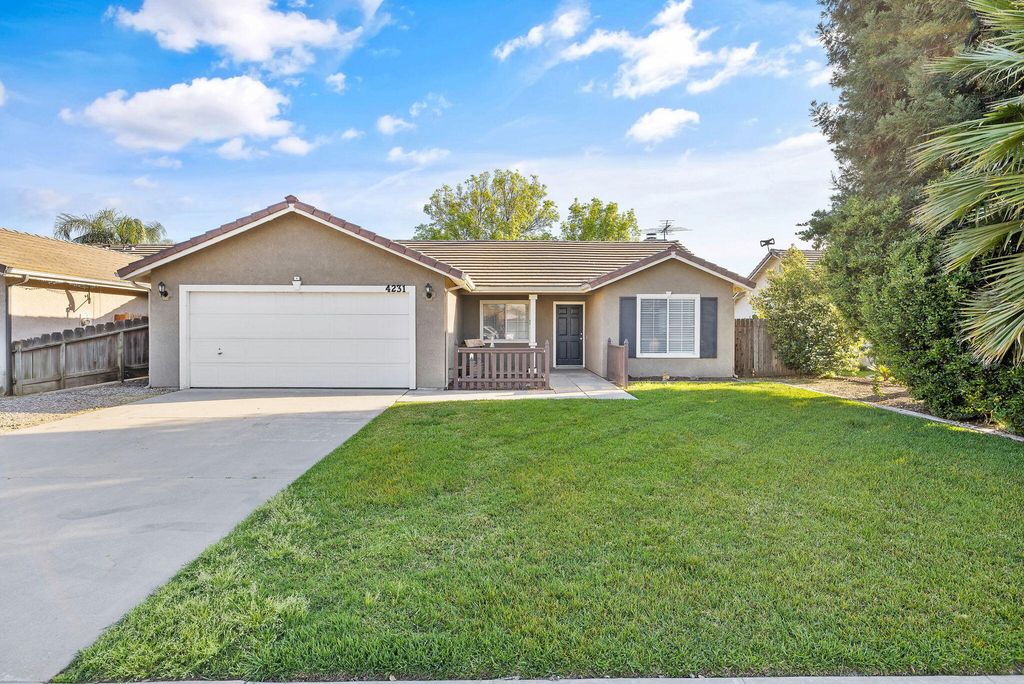 4231 E Paradise Avenue, Visalia, CA 93292
