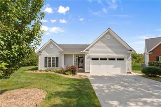 5806 Sunny Ridge Trail, Clemmons, NC 27012