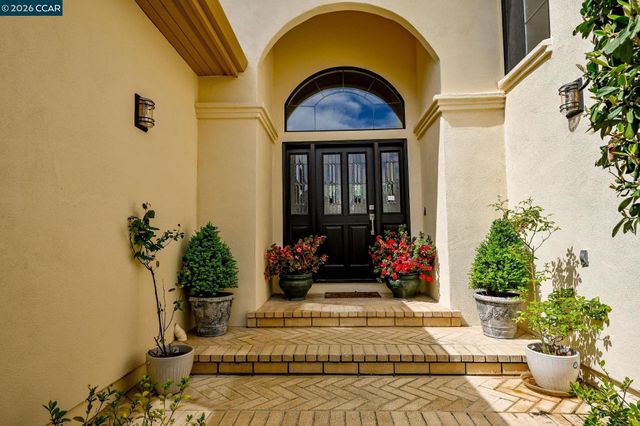 715 Blue Spruce Dr, Danville, CA 94506