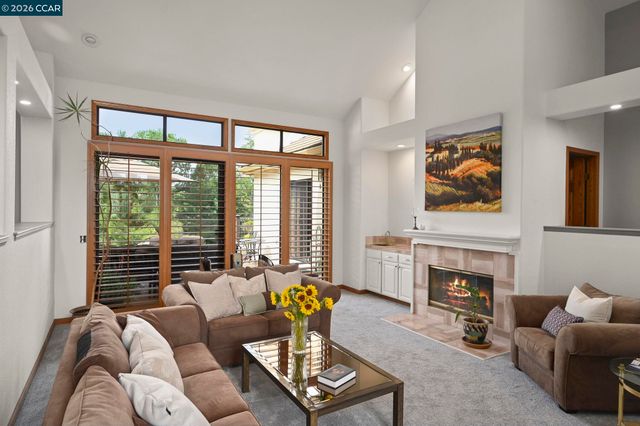 715 Blue Spruce Dr, Danville, CA 94506