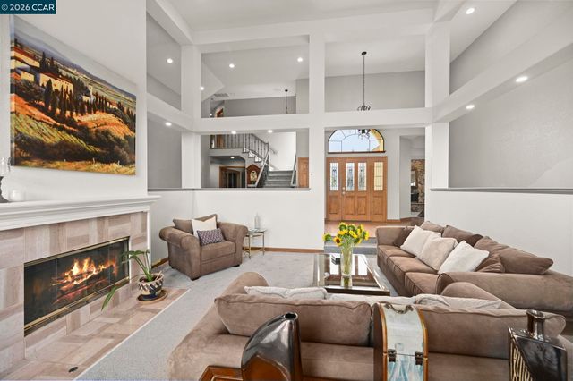 715 Blue Spruce Dr, Danville, CA 94506