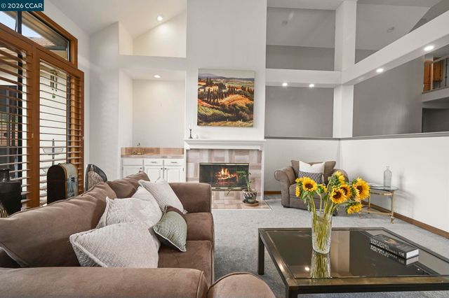 715 Blue Spruce Dr, Danville, CA 94506