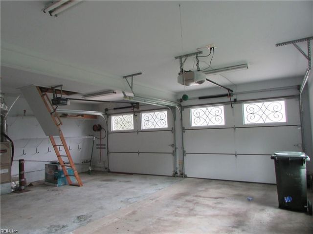 15 Carriage Hill DR, Poquoson, VA 23662