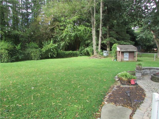 15 Carriage Hill DR, Poquoson, VA 23662