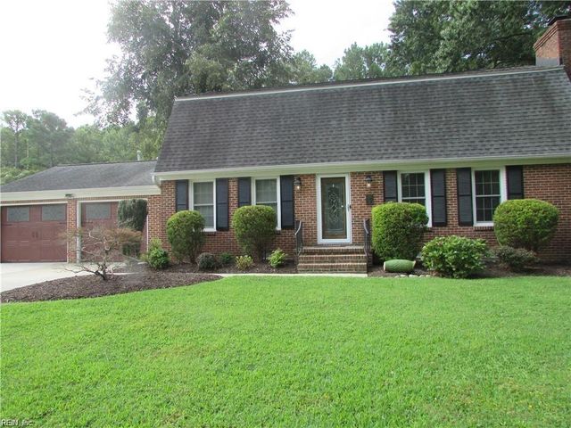 15 Carriage Hill DR, Poquoson, VA 23662