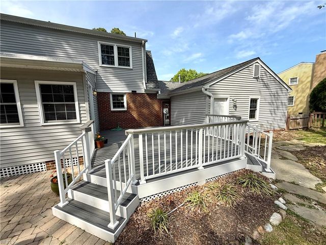 15 Carriage Hill DR, Poquoson, VA 23662