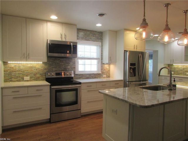 15 Carriage Hill DR, Poquoson, VA 23662