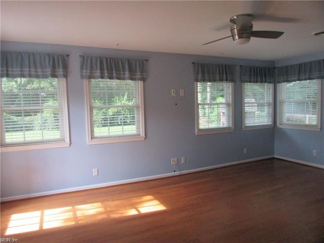 15 Carriage Hill DR, Poquoson, VA 23662