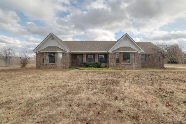 2303 Lakewood Drive, Chickasha, OK 73018