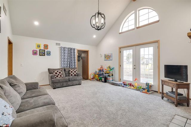 2303 Lakewood Drive, Chickasha, OK 73018