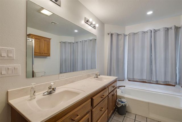 2303 Lakewood Drive, Chickasha, OK 73018