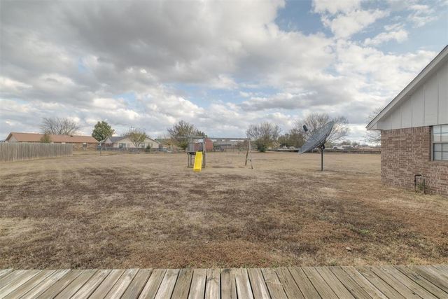 2303 Lakewood Drive, Chickasha, OK 73018