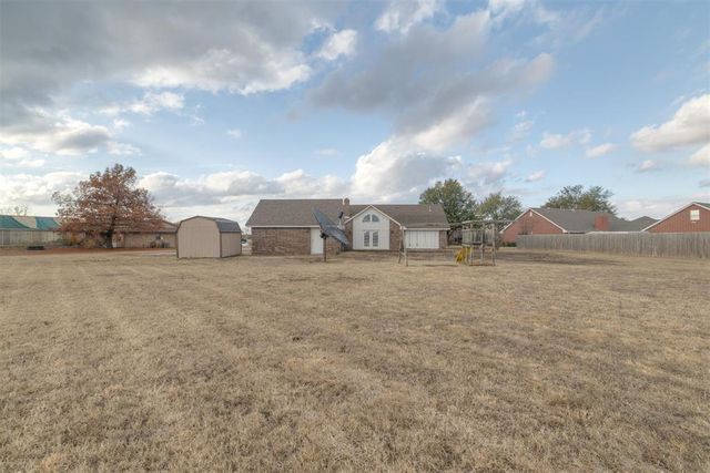 2303 Lakewood Drive, Chickasha, OK 73018