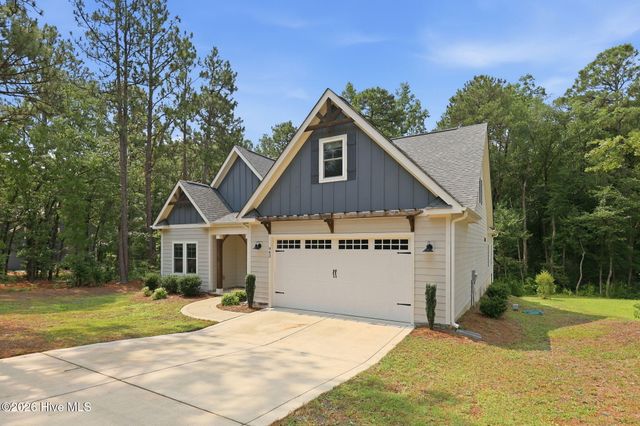 942 Greenbriar Drive, Vass, NC 28394