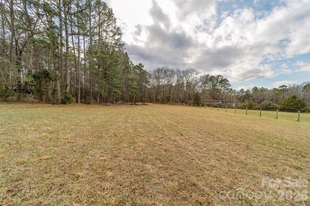 000 Whippoorwill Lane, Mount Holly, NC 28120