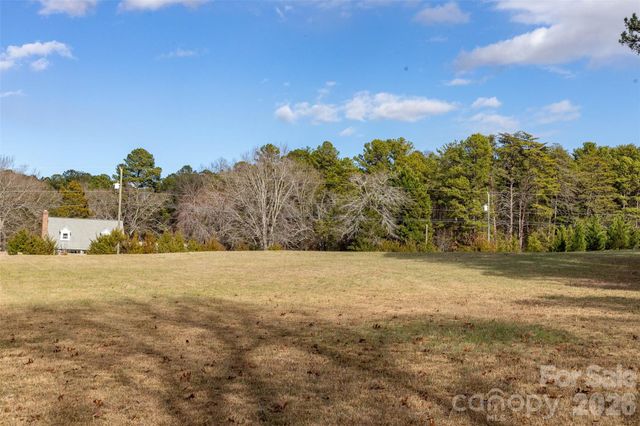 000 Whippoorwill Lane, Mount Holly, NC 28120