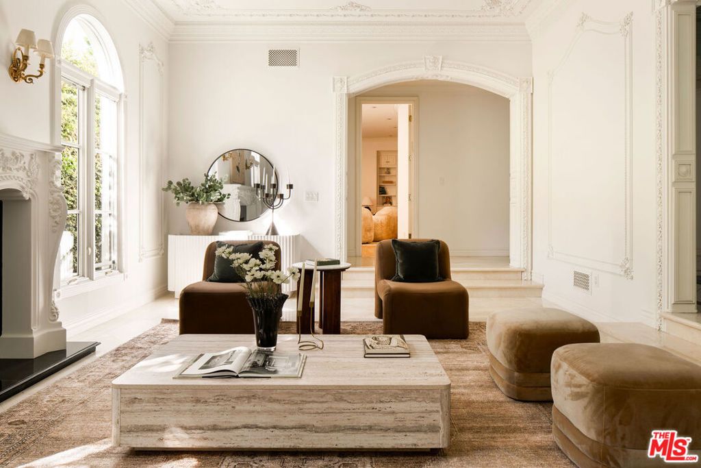 Image 11 of property listing at 166 N Mccadden Place, Los Angeles, CA 90004