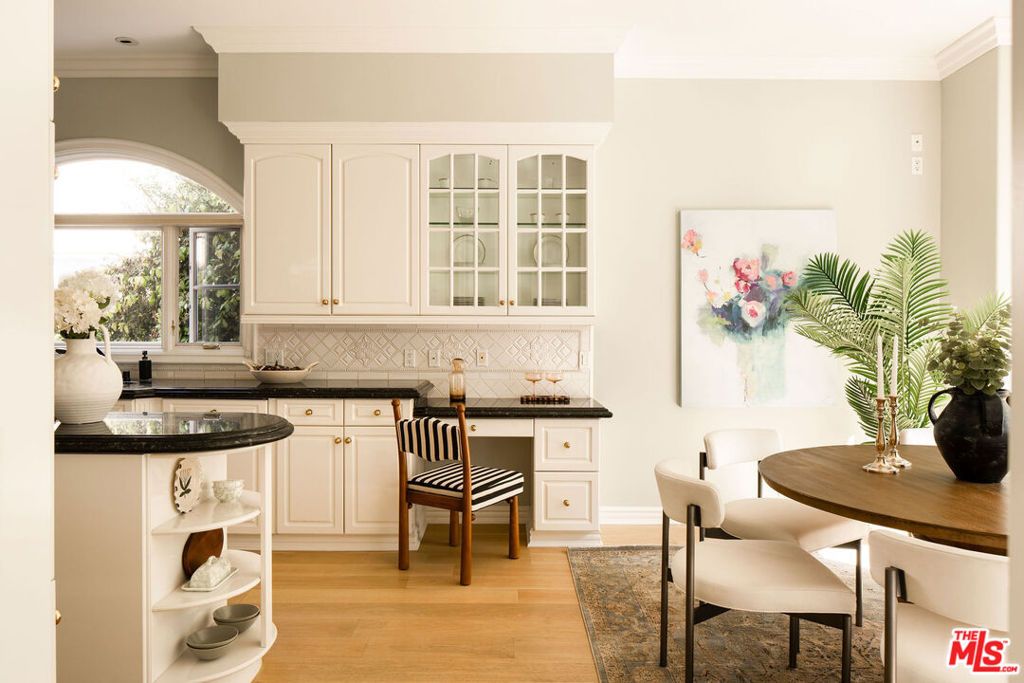 Image 15 of property listing at 166 N Mccadden Place, Los Angeles, CA 90004