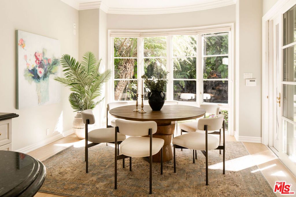 Image 16 of property listing at 166 N Mccadden Place, Los Angeles, CA 90004