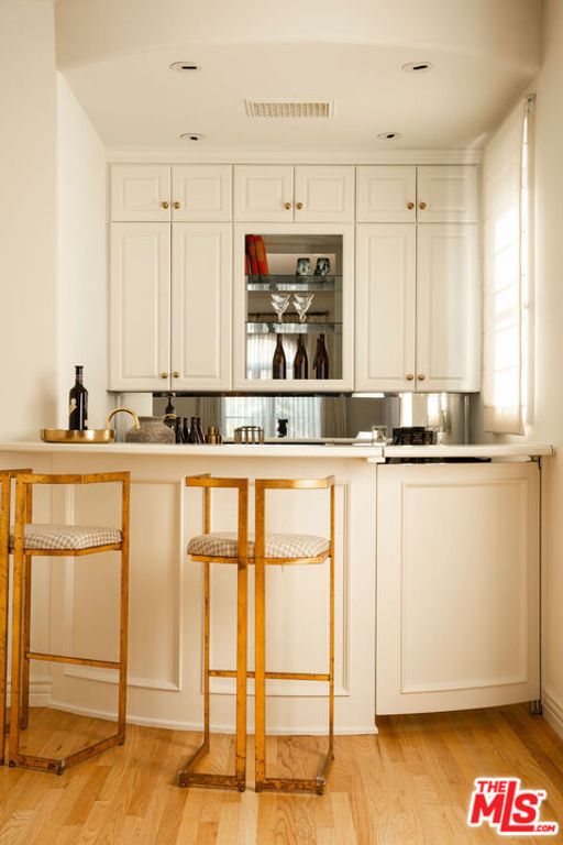 Image 20 of property listing at 166 N Mccadden Place, Los Angeles, CA 90004