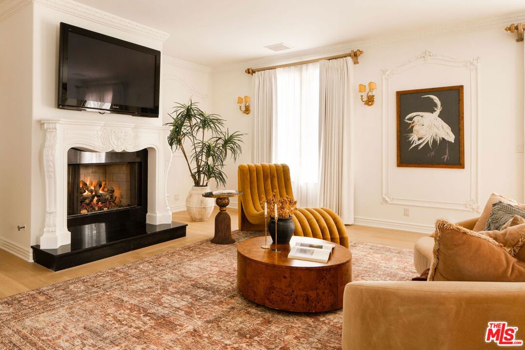 Image 24 of property listing at 166 N Mccadden Place, Los Angeles, CA 90004