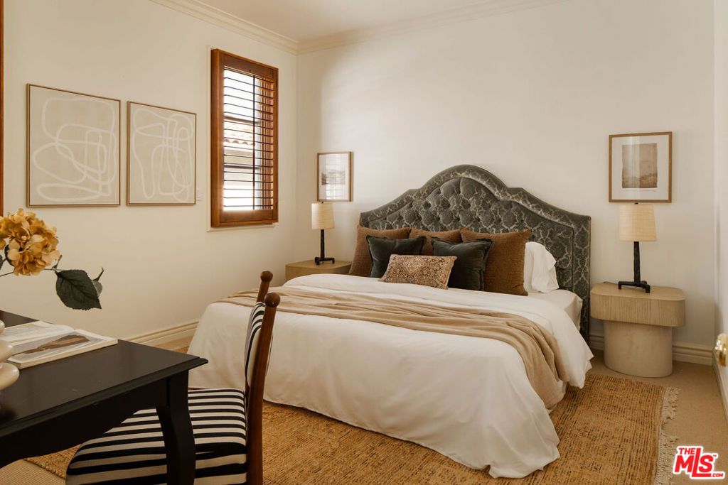 Image 30 of property listing at 166 N Mccadden Place, Los Angeles, CA 90004