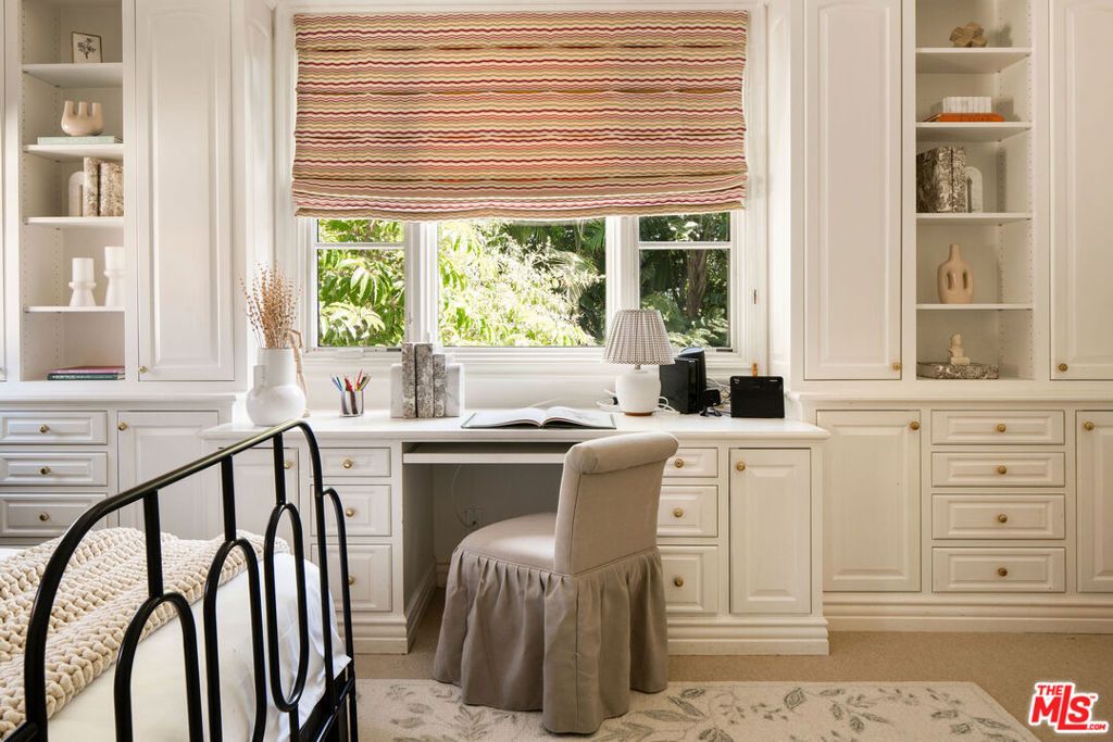 Image 31 of property listing at 166 N Mccadden Place, Los Angeles, CA 90004