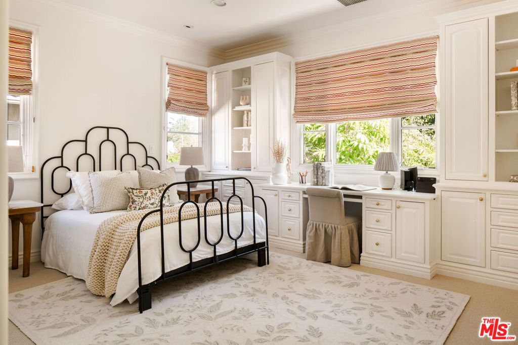 Image 32 of property listing at 166 N Mccadden Place, Los Angeles, CA 90004