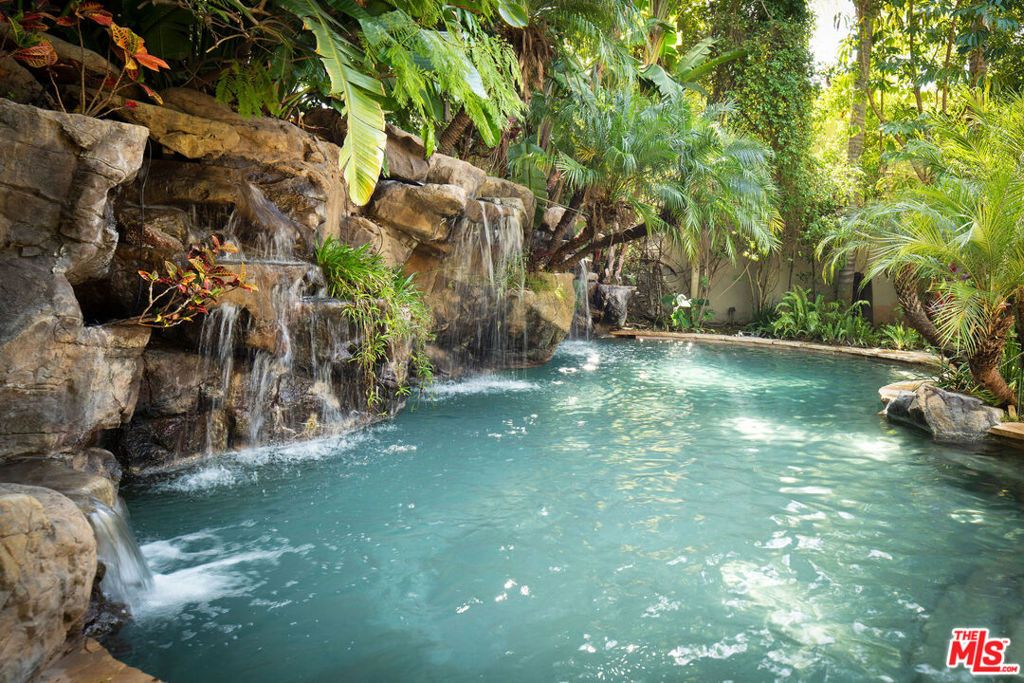 Image 33 of property listing at 166 N Mccadden Place, Los Angeles, CA 90004