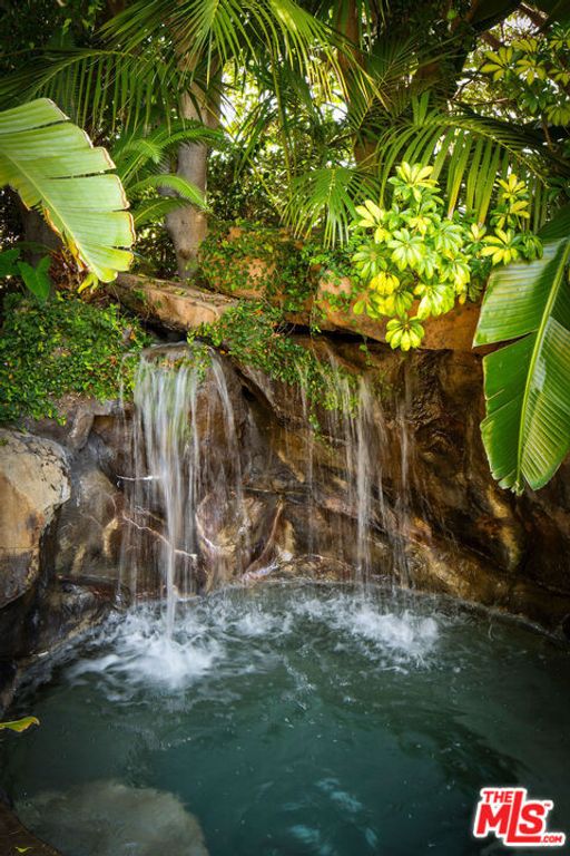 Image 34 of property listing at 166 N Mccadden Place, Los Angeles, CA 90004