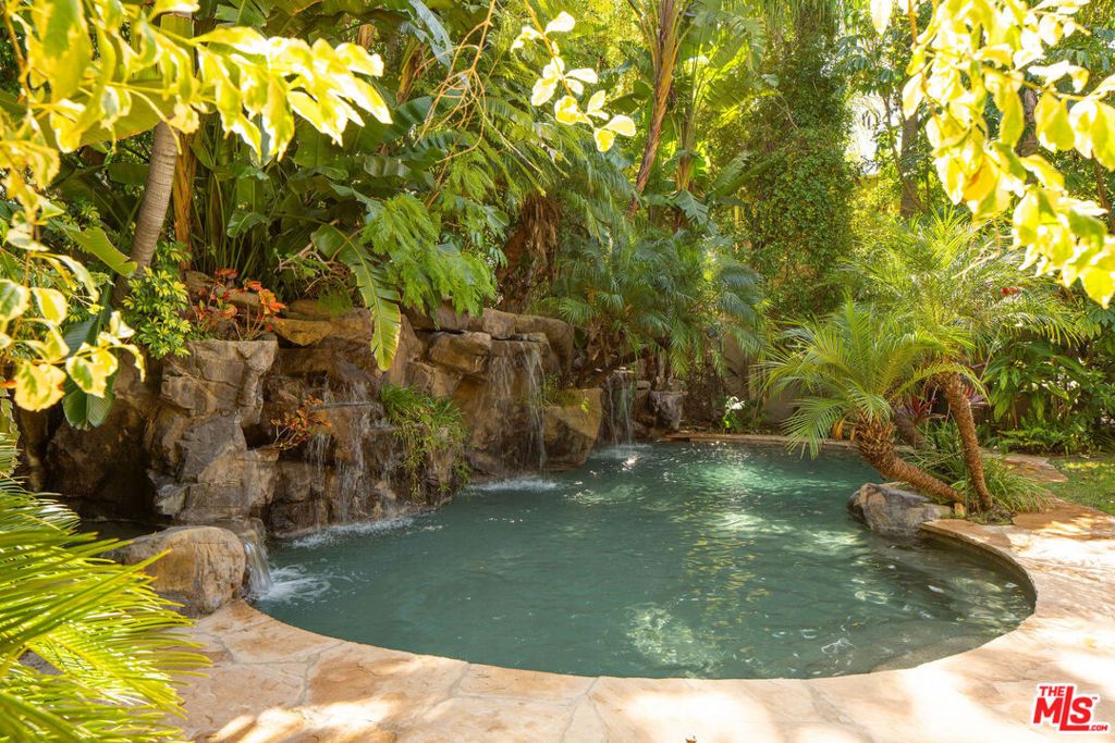 Image 35 of property listing at 166 N Mccadden Place, Los Angeles, CA 90004