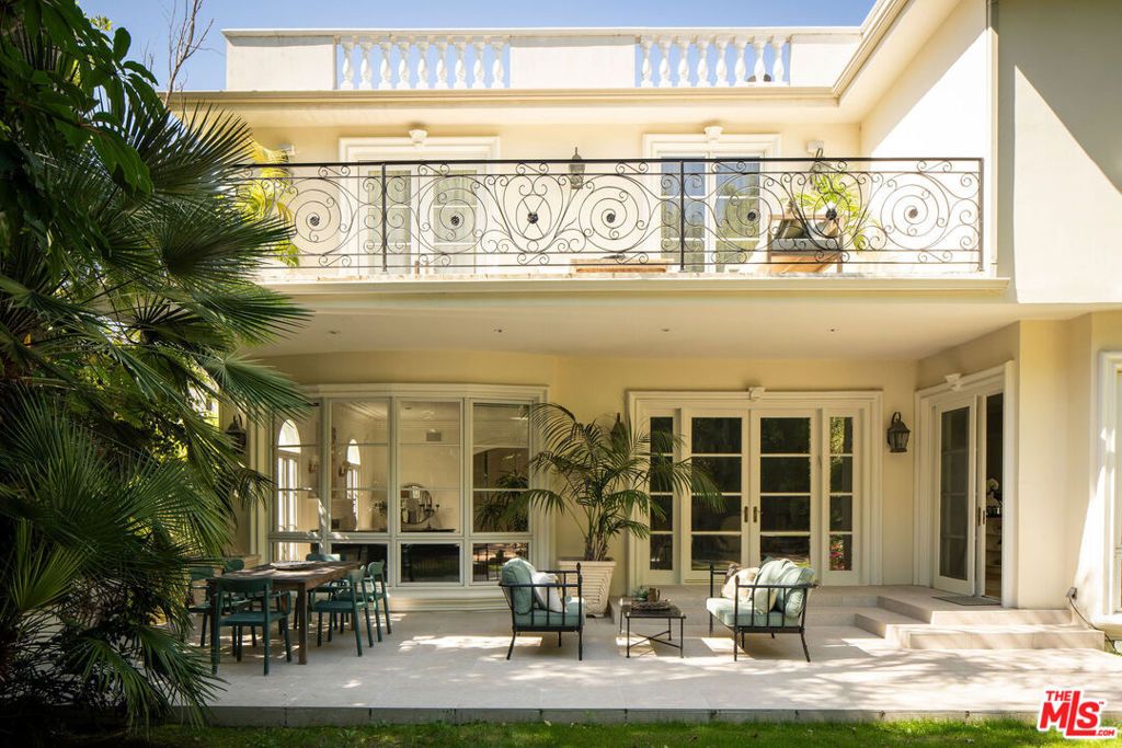 Image 37 of property listing at 166 N Mccadden Place, Los Angeles, CA 90004