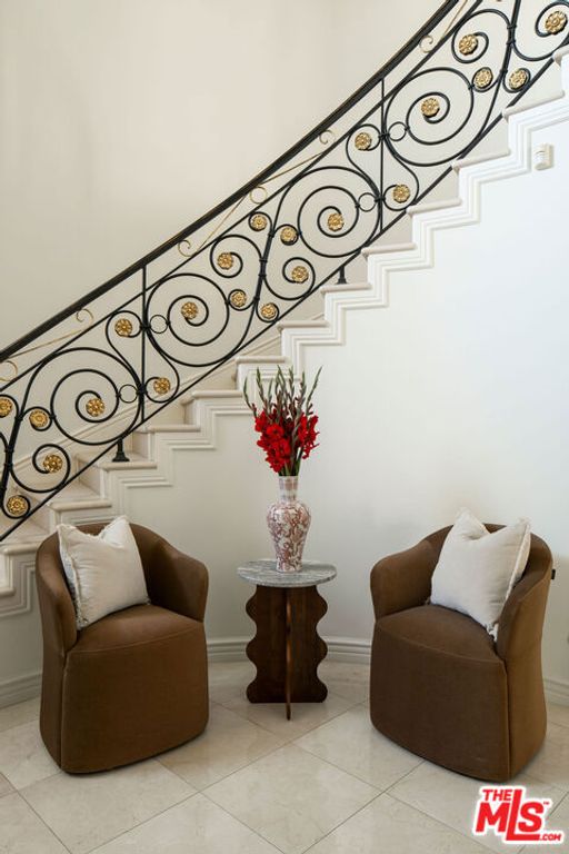 Image 4 of property listing at 166 N Mccadden Place, Los Angeles, CA 90004