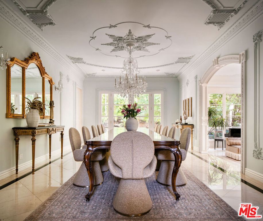 Image 6 of property listing at 166 N Mccadden Place, Los Angeles, CA 90004