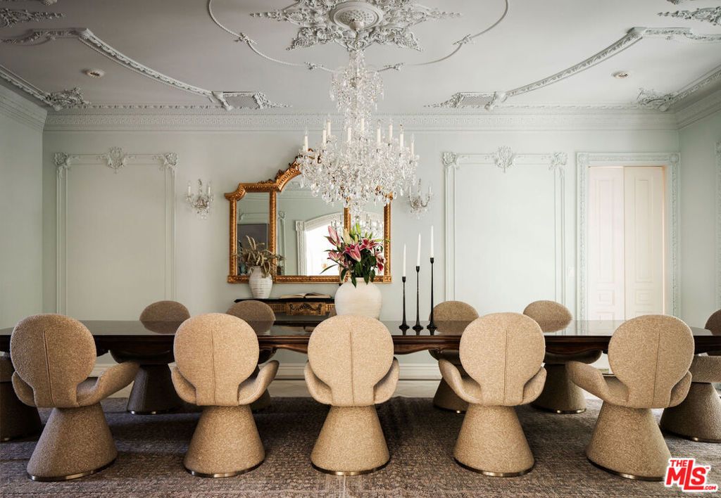 Image 7 of property listing at 166 N Mccadden Place, Los Angeles, CA 90004