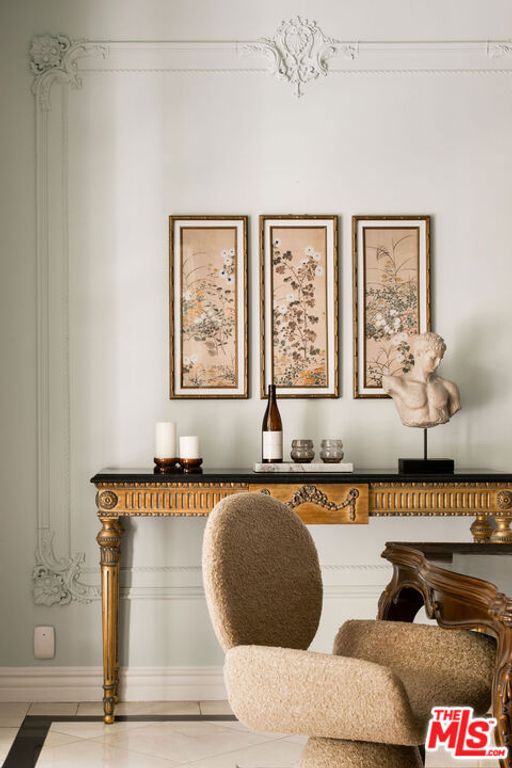 Image 8 of property listing at 166 N Mccadden Place, Los Angeles, CA 90004