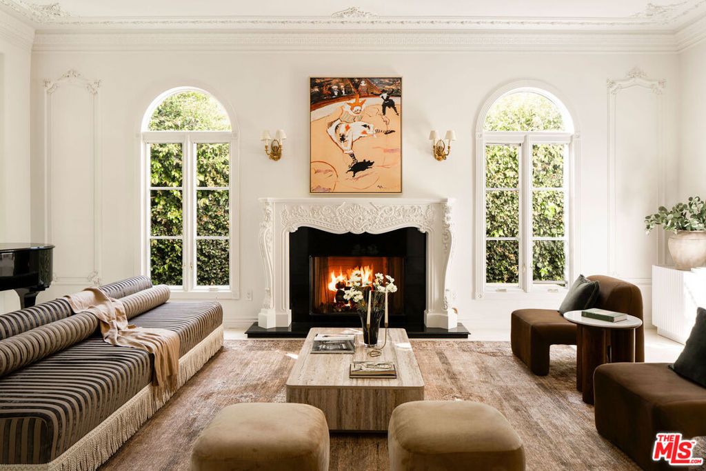 Image 9 of property listing at 166 N Mccadden Place, Los Angeles, CA 90004