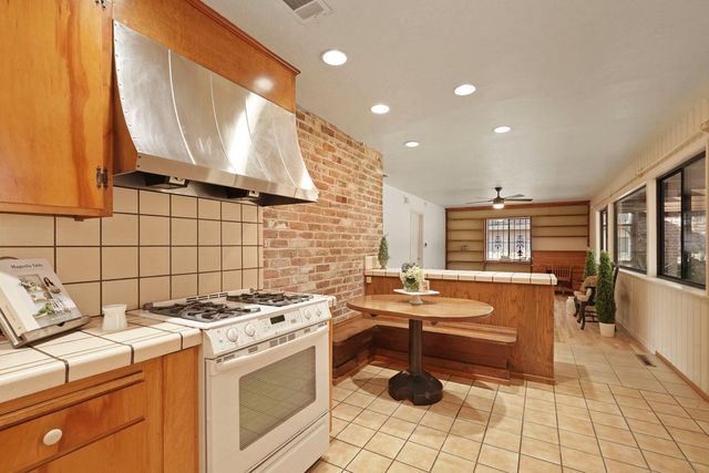 9666 Leland Way, Stockton, CA 95212