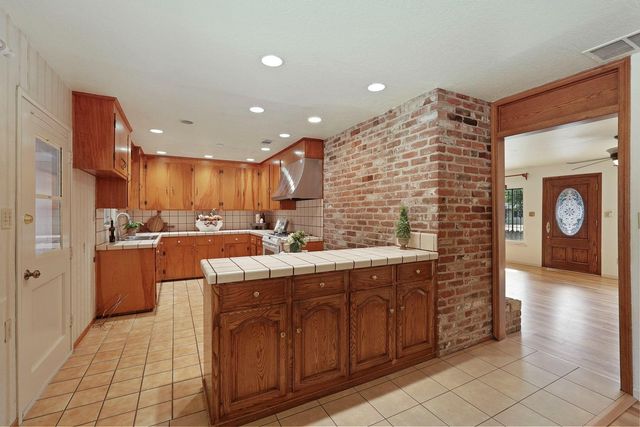 9666 Leland Way, Stockton, CA 95212