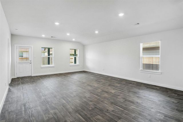 605 JANE LONG DR, San Marcos, TX 78666