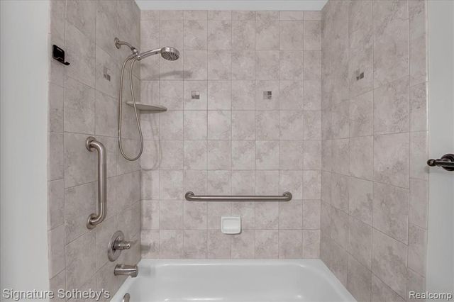 50388 Nantwich Drive, Macomb, MI 48044