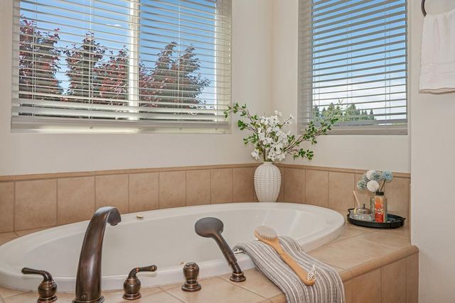 2201 Portmarnock Cir, Roseville, CA 95678