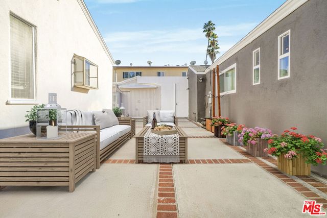 10226 Regent Street, Los Angeles, CA 90034