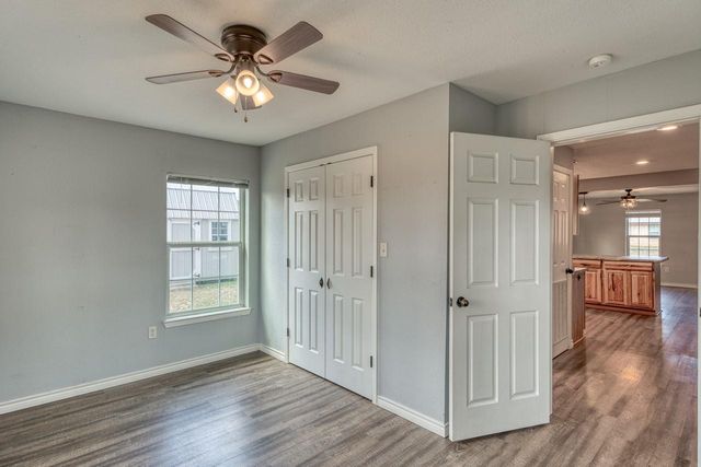 609 Dickson ST, Lexington, TX 78947