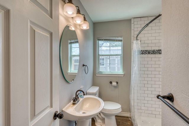 609 Dickson ST, Lexington, TX 78947