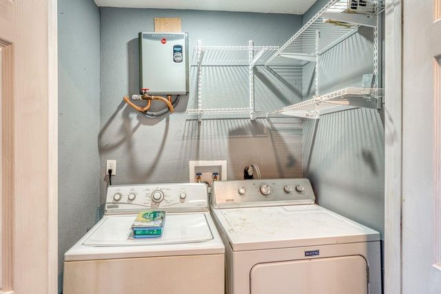 609 Dickson ST, Lexington, TX 78947