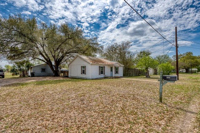 609 Dickson ST, Lexington, TX 78947