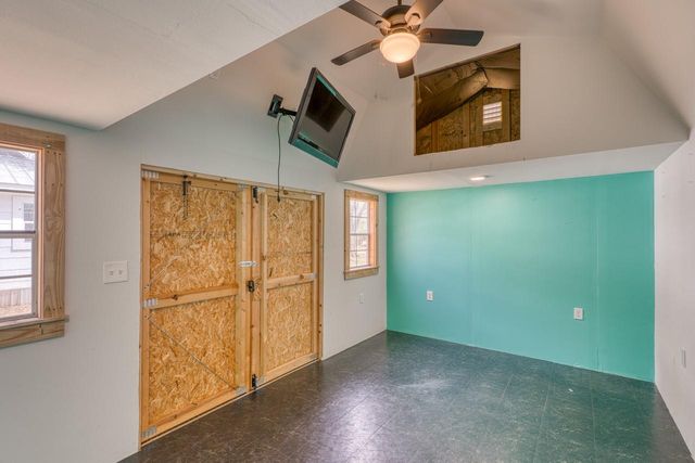 609 Dickson ST, Lexington, TX 78947