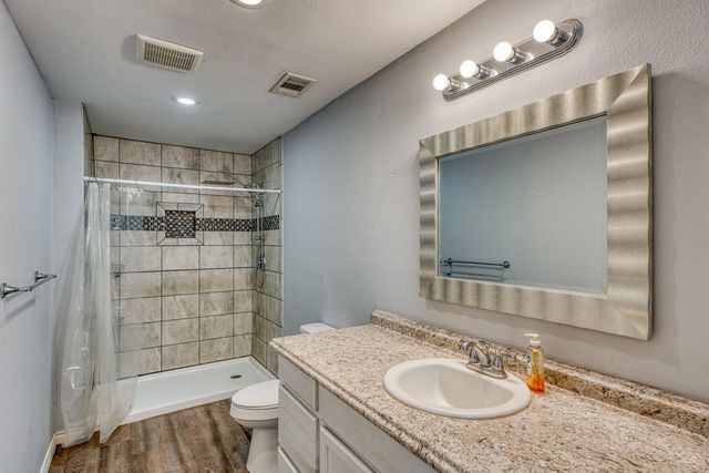 609 Dickson ST, Lexington, TX 78947