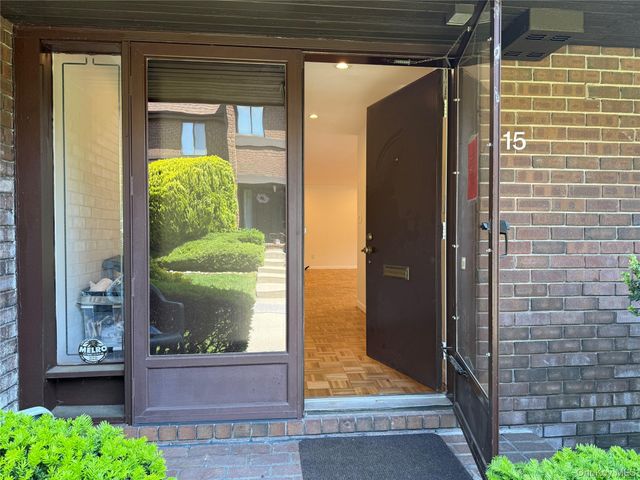 15 Oldfield Road 15, Roslyn, NY 11576